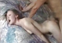 A lány maszturbál egy hatalmas csiklóval az punciba élvezés videók iskola közelében.